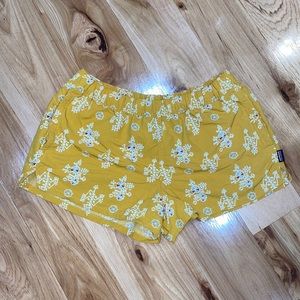 Patagonia barely baggies aztec shorts swim mesh pockets Sz medium yellow